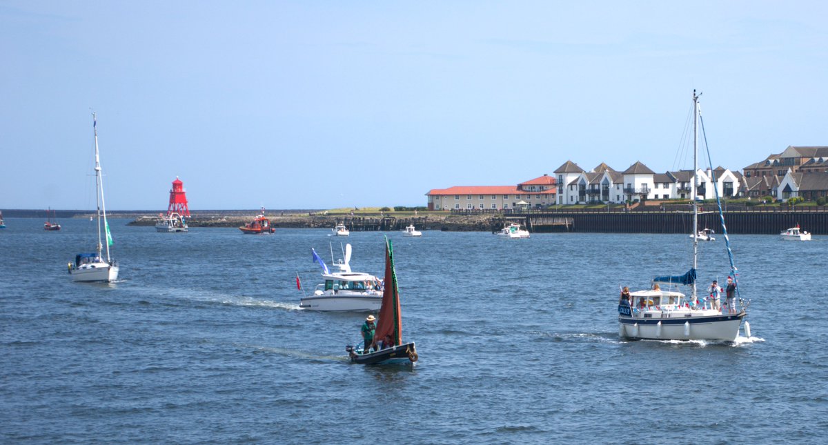 jac61941964's tweet image. A parade of boats on the river Tyne today as part of the North Shields' 800th anniversary.
#northshields
#800th
#Tyne
#Boats