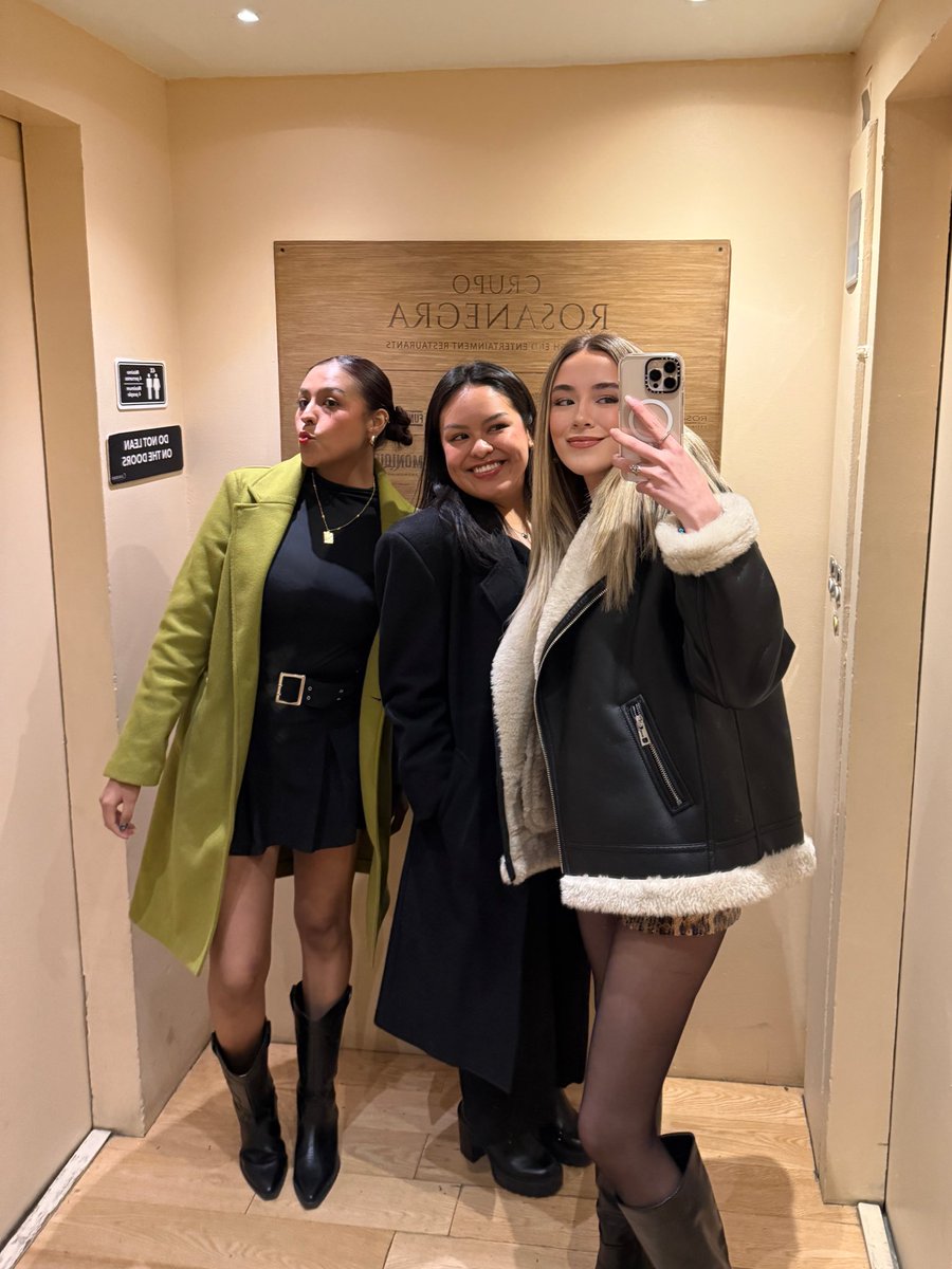 regisiss's tweet photo. amo mi semana de cumpleaños, amo a mis amigas, amo junio, amo la comida rica, todooo 🌟🤍💌💋🍸 https://t.co/DGHiZQjLBG