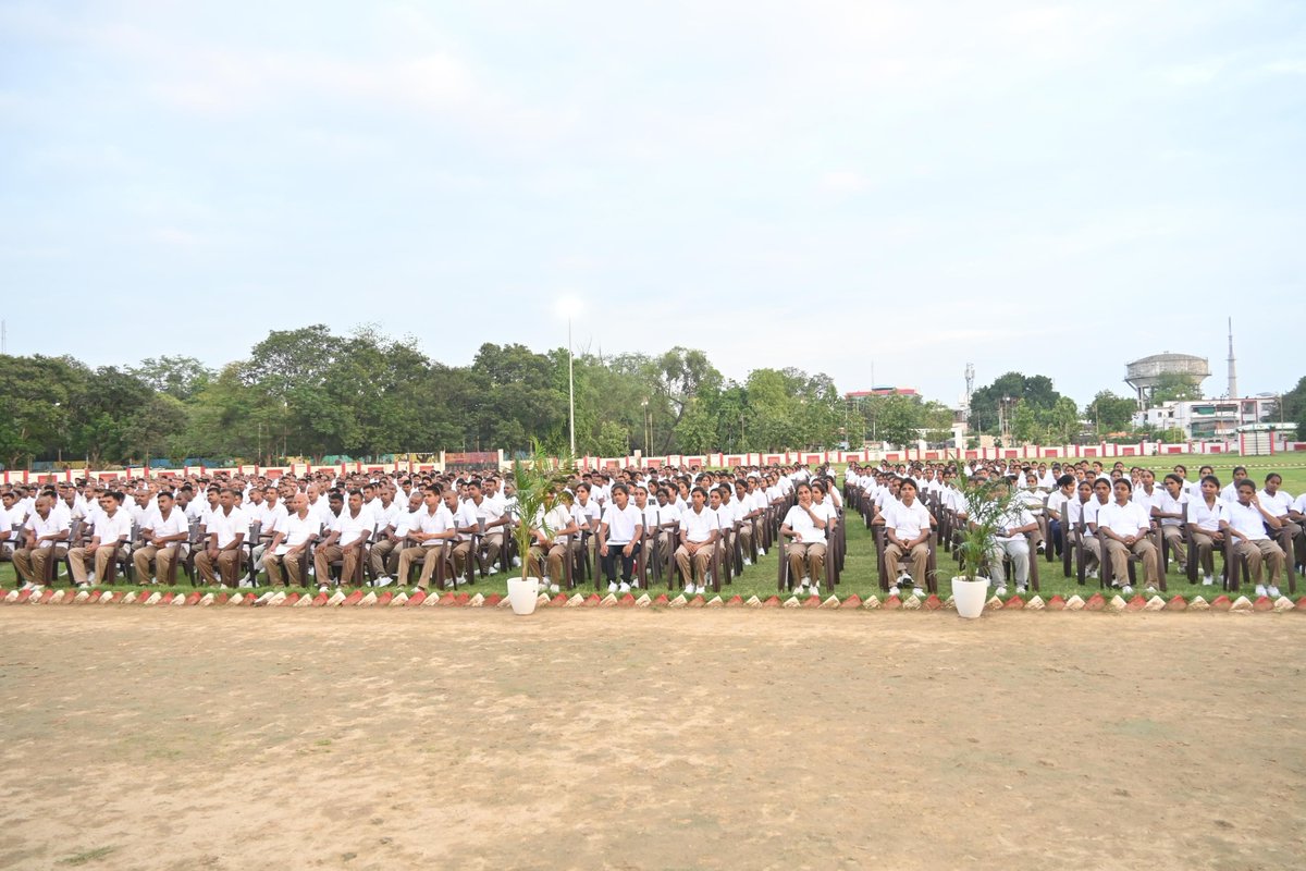 #CP_VNS <a href="/mhtagarwal/">Mohit Agarwal, IPS</a> द्वारा JTC प्रशिक्षण कर रहे रिक्रूट आरक्षियों को किया गया संबोधित, प्रशिक्षण के संदर्भ में दिये गये आवश्यक दिशा निर्देश ।

#UPPolice 
#PoliceCommissionerateVaranasi
#YuvaShaktiUPP