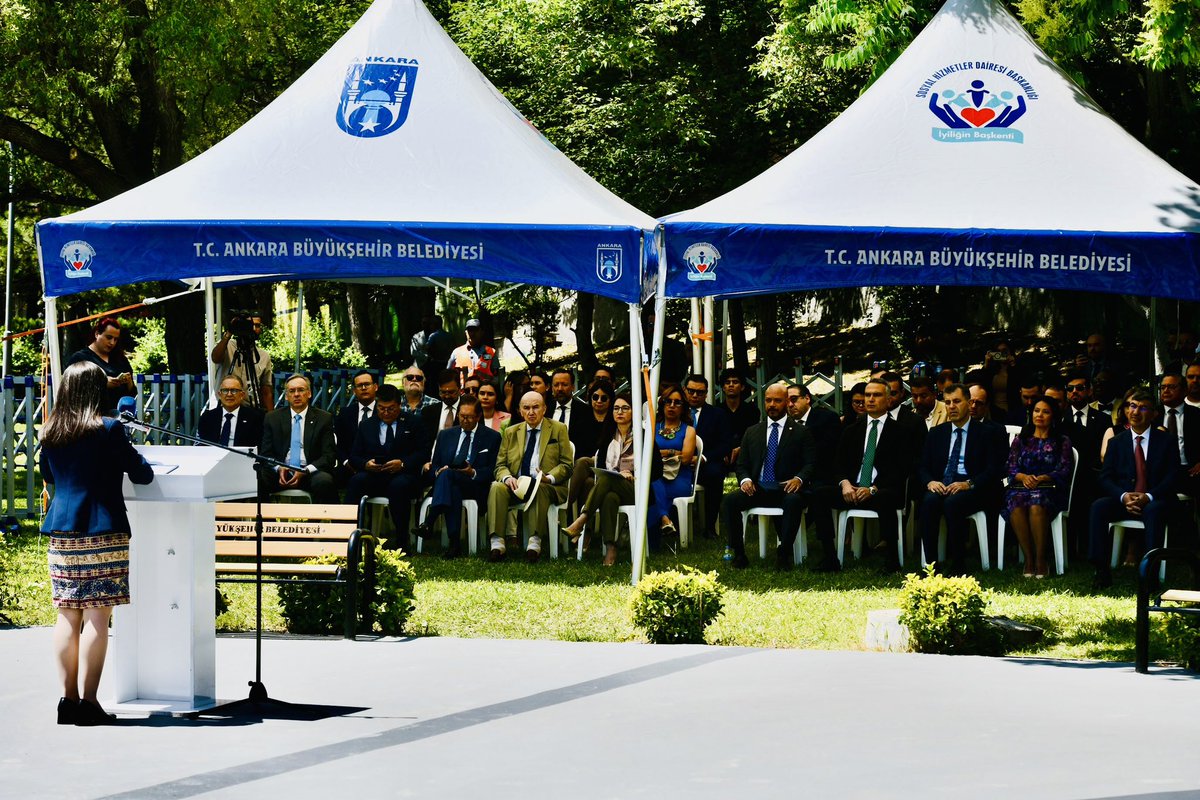 Con el apoyo de la Municipalidad Metropolitana de Ankara y de la Cancillería de Turkiye, inauguramos el “Parque de la República de El Salvador en Türkiye", ocasión en la que develamos el busto del ilustre jurista y diplomático salvadoreño, el Dr. José Gustavo Guerrero.