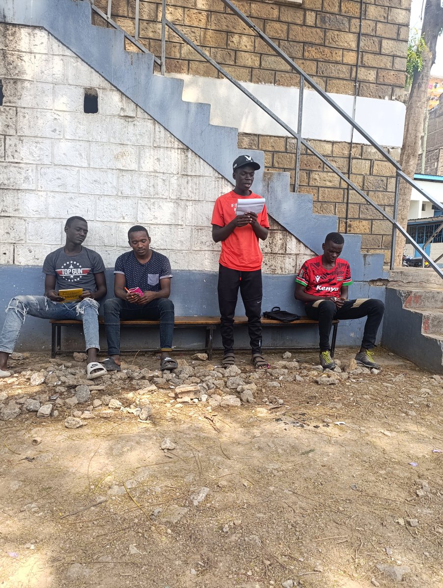 We had such a productive session today facilitated by @GenerationShapers  CBO and hosted by Future Leaders 254 and Mlango Kubwa Information Centre.
In attendance were representatives frm 4 other community organisations.

The workshop was about formulating a business plan/Pitching