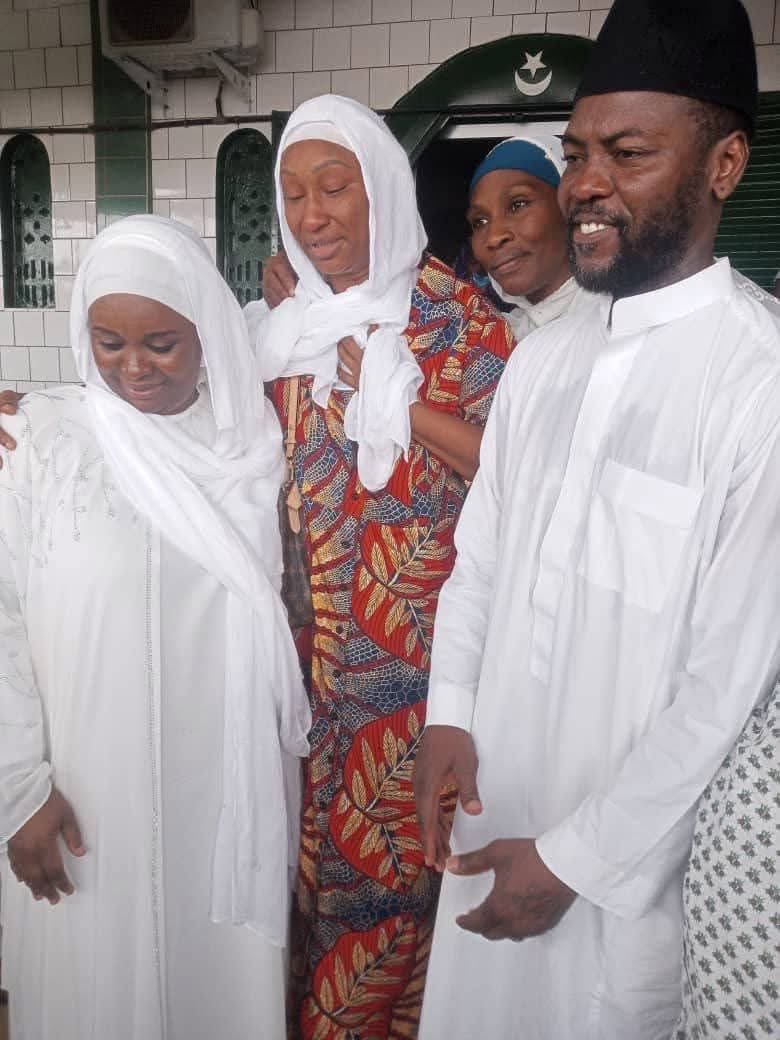 🚨 𝗣𝗔𝗦𝗖𝗔𝗟 𝗙𝗘𝗜𝗡𝗗𝗢𝗨𝗡𝗢 𝗦𝗘 𝗖𝗢𝗡𝗩𝗘𝗥𝗧𝗜𝗧 𝗔 𝗟’𝗜𝗦𝗟𝗔𝗠  

L’ancien international guinéen change de confession religieuse. Il se convertit à l’islam et s’appelle désormais Mohamed Aly Feindounou.

La cérémonie a eu lieu ce vendredi à Conakry.

#FOOT224