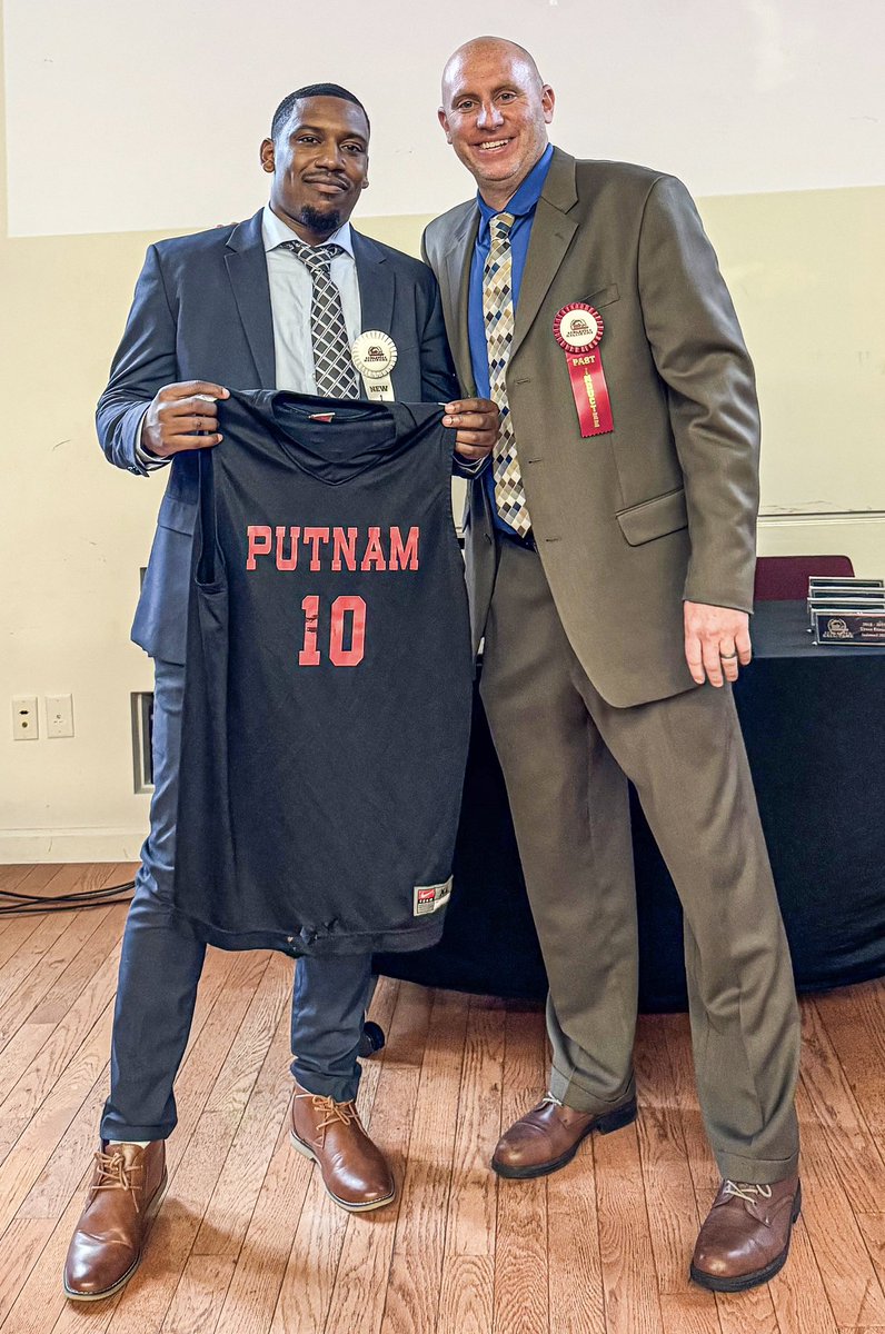 UNewHavenMBB's tweet image. Congratulations to Class of 2018 graduate Danny Upchurch on being inducted into the Putnam Science Academy Hall of Fame!

#BlueAndGold