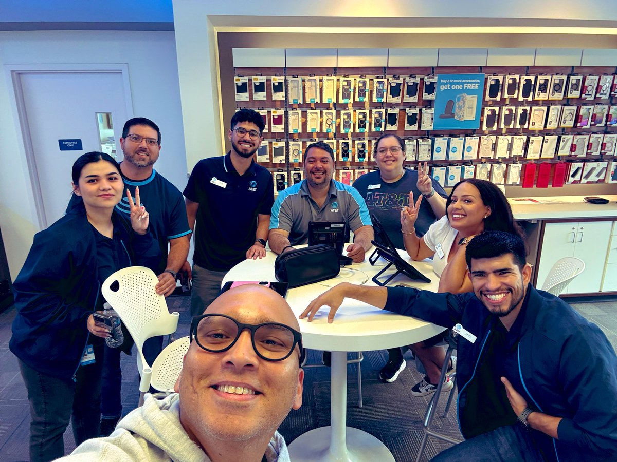 London appreciation post!!

Feeling incredibly thankful to have landed at London Square surrounded by such a hardworking, kind and driven team. 

Even more blessed to see our new hires fitting in so naturally and leading just like our most tenured. #blessed