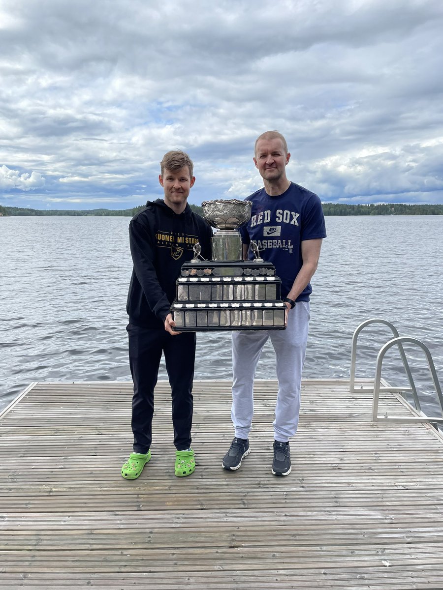 Pakki, ”poika”, sentteri ja laituri. #liiga <a href="/KalPa_Hockey/">KalPa</a>