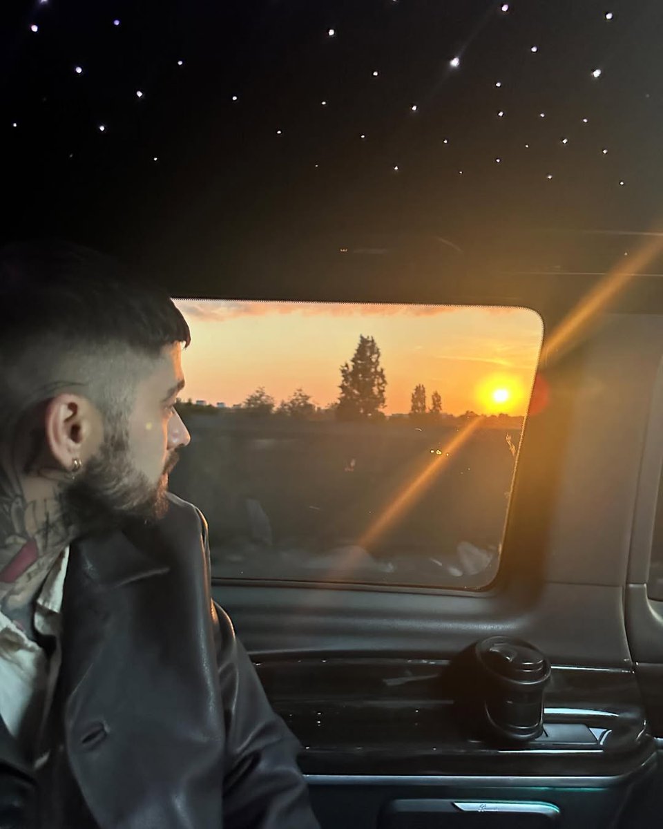 inZAYN's tweet photo. you know the vibez ✌🏼 https://t.co/iMJcheBTqP