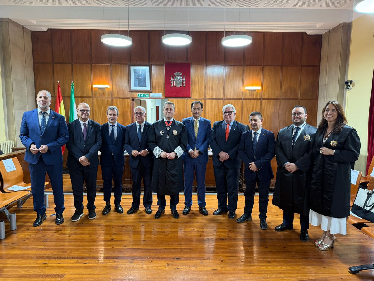 Consejería Justicia, Admón Local y Función Pública (@justiciajunta) on Twitter photo El consejero <a href="/ja_nietob/">José Antonio Nieto</a> ha asistido a la entrega del V Premio Toga de Plata a Isabel Perelló, presidenta del <a href="/PoderJudicialEs/">Poder Judicial</a> por la festividad del patrón del Colegio de Procuradores de #Jaén
Nieto ha agradecido su presencia en #Andalucía y su defensa de la independencia judicial El consejero <a href="/ja_nietob/">José Antonio Nieto</a> ha asistido a la entrega del V Premio Toga de Plata a Isabel Perelló, presidenta del <a href="/PoderJudicialEs/">Poder Judicial</a> por la festividad del patrón del Colegio de Procuradores de #Jaén
Nieto ha agradecido su presencia en #Andalucía y su defensa de la independencia judicial