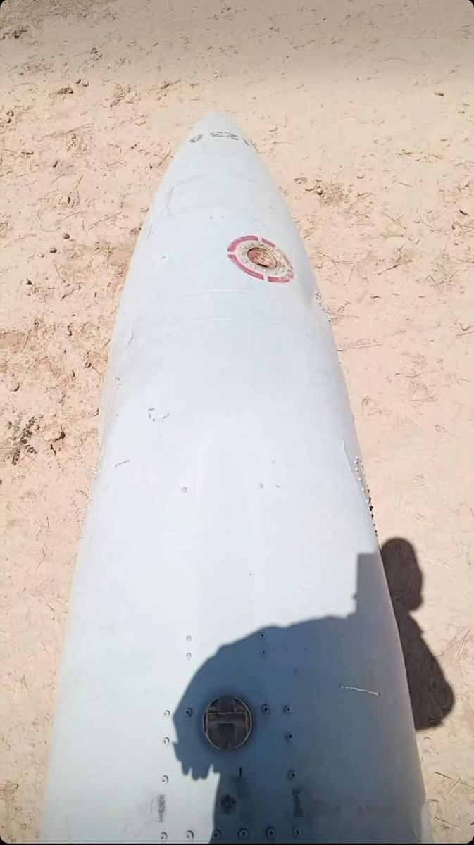 ahad_en's tweet image. Circulating news: The Popular Mobilization Forces reportedly find what they described as the fuel tank of an Israeli fighter jet in southwestern Nineveh.
#Iraq #PMF #Iraq_News