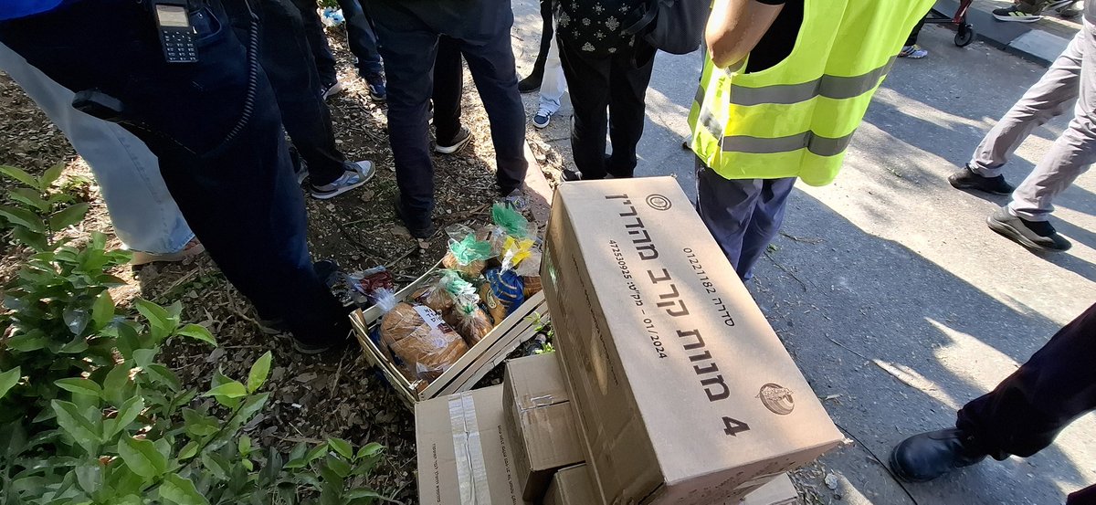 עוד תיעוד מזירת הנפילה בחיפה, פחות משעה אחריה. כי מזון זה חשוב