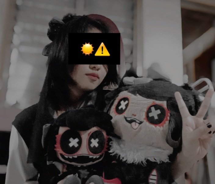 sol_1x1's tweet image. was out for a psychiatry appointment today until I got home n found a parcel
aaa ty for the catto cyn gift @Vviridescent_ !! ilyyy 🖤🤍
