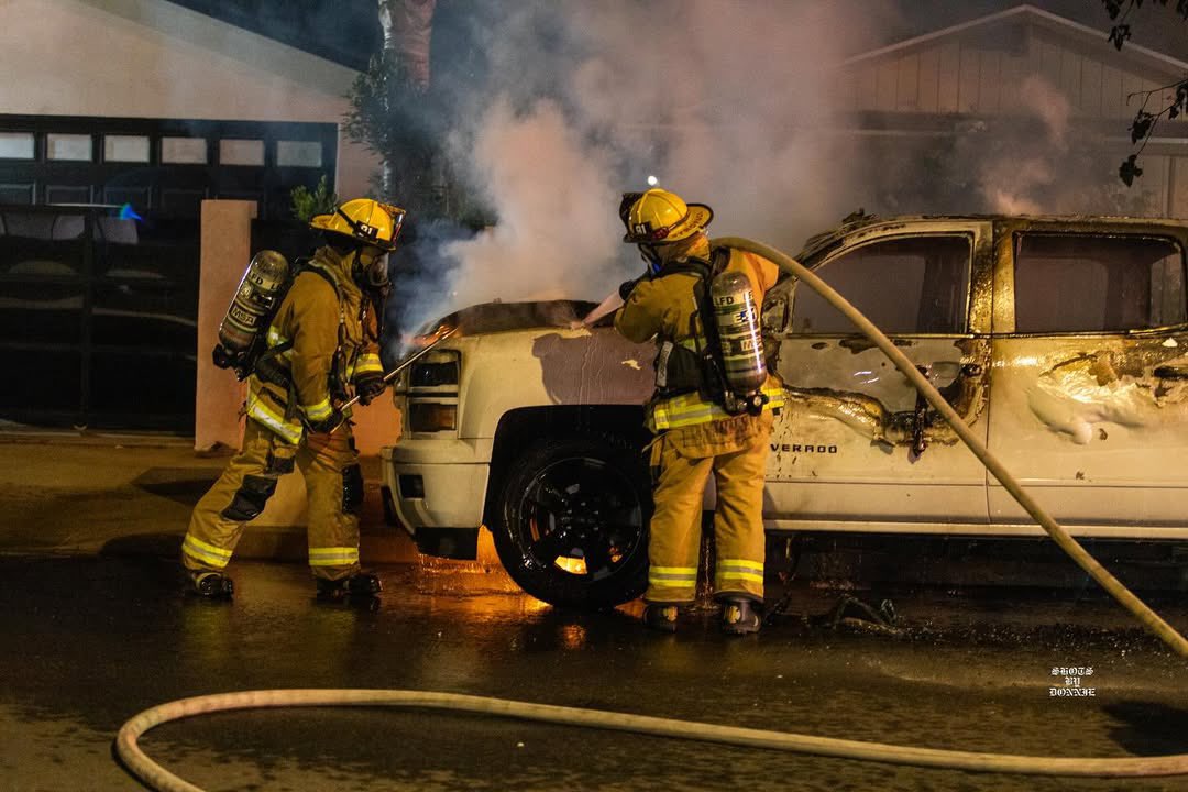 LAFDtalk's tweet photo. In the early morning hours of Tuesday, June 17, LAFD Engine 91 responded to an auto fire in Sylmar and made quick work of a burning truck.
📸: @shotsbydonnie via Repost
#sanfernandovalley #firefighter #losangelesfiredepartment #lafd #autofire https://t.co/ZJUu6J3Ad7