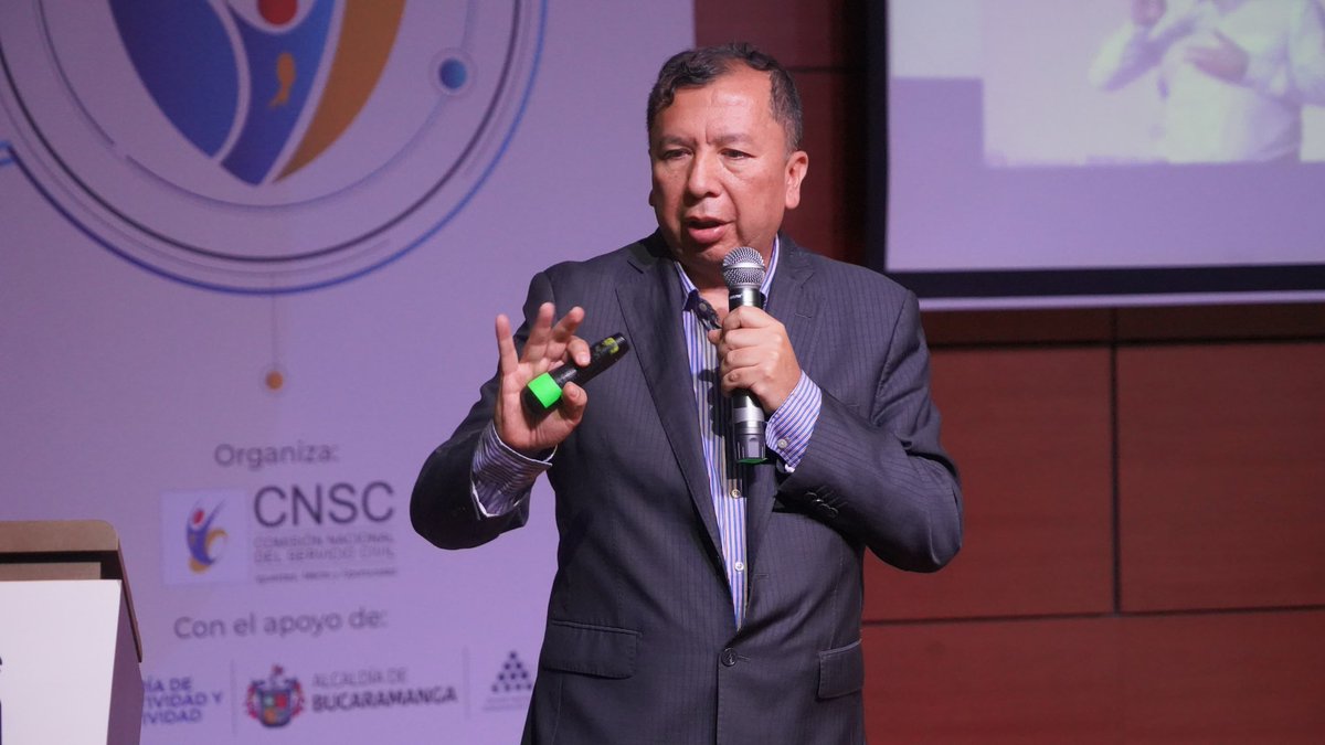 CNSCColombia's tweet photo. “Cuando hablamos de integridad estamos hablando de confianza; la integridad debe estar en el ADN de todos los servidores públicos, quienes deben entender que el centro del Estado es el ciudadano”: Francisco Camargo, Director de Empleo Público @DAFP_COLOMBIA #CongresoEmpleoPúblico https://t.co/m3dLLzqx3B