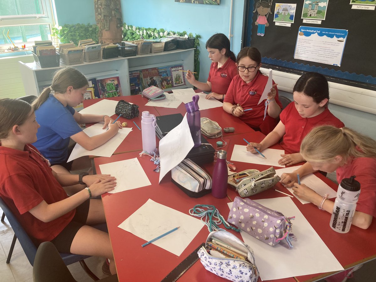 CISP multimedia Ltd (@cispmultimedia) on Twitter photo Great to be back in <a href="/YsgolNant/">Ysgol Nantgaredig</a> today to deliver a timeline illustration and design workshop! 🕰️📏✏️
Hyfryd fod nol yn Ysgol Nantgaredig heddiw i ddarparu gweithdy ddarlunio a dylunio llinell amser!
#yagym <a href="/WG_Education/">Welsh Government Education</a> <a href="/Arts_Wales_/">Cyngor Celfyddydau Cymru | Arts Council of Wales</a> Great to be back in <a href="/YsgolNant/">Ysgol Nantgaredig</a> today to deliver a timeline illustration and design workshop! 🕰️📏✏️
Hyfryd fod nol yn Ysgol Nantgaredig heddiw i ddarparu gweithdy ddarlunio a dylunio llinell amser!
#yagym <a href="/WG_Education/">Welsh Government Education</a> <a href="/Arts_Wales_/">Cyngor Celfyddydau Cymru | Arts Council of Wales</a>