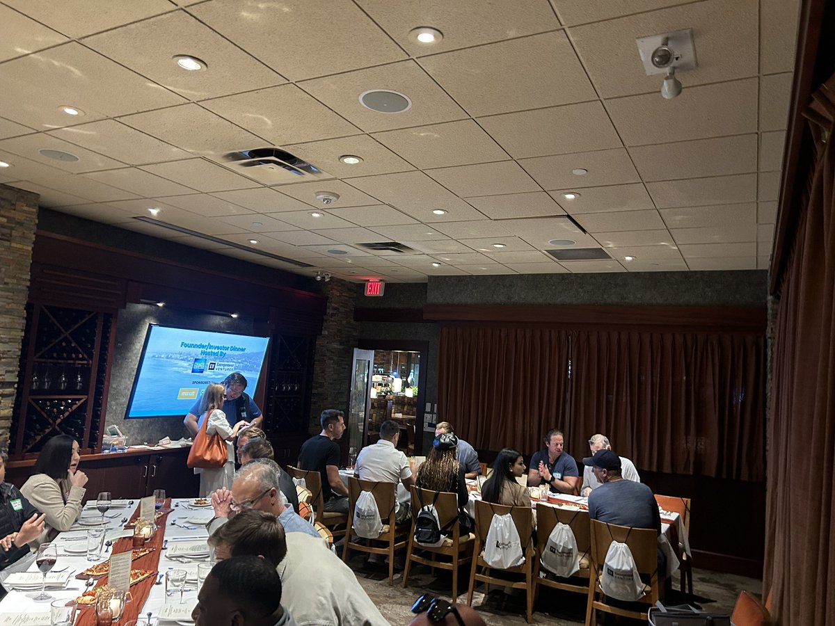 Last night 

Co-hosted a private founders and investor dinner with Eric Weiss &amp; Entrepreneur Ventures. 

At Seasons 52 in UTC La Jolla. 

There’s a special founder community brewing in San Diego 🚀