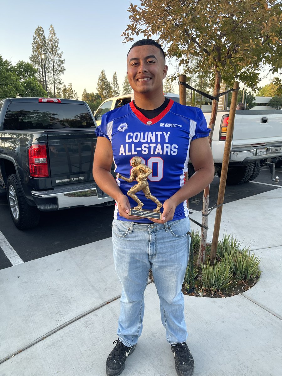 WUHS_Baseball's tweet image. Come watch our guy represent our school on last time at the City County All Star Football game tonight at Central at 7:30 PM. Max Zuniga was awarded the Most Inspirational Award for the county team. Great job Max! Go Panthers!
