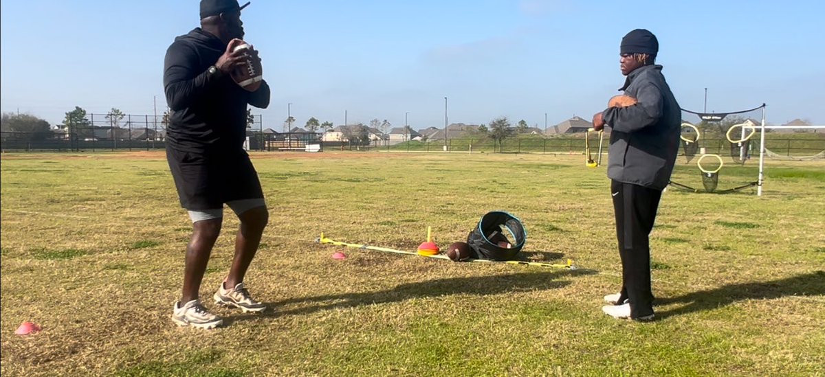 JayStreet2027's tweet photo. Had an amazing workout session with Coach Rodnightingle out in     H-Town (HTX) love every little detail we worked on to improve my game and also my work ethic 🦾
 @B_Lew_95 @WTWRecruiting @coachpspeed @Coach__OMalley @Coach_DozierK @PrepRedzoneTX @_EliteProspects https://t.co/d5uIWd27dE