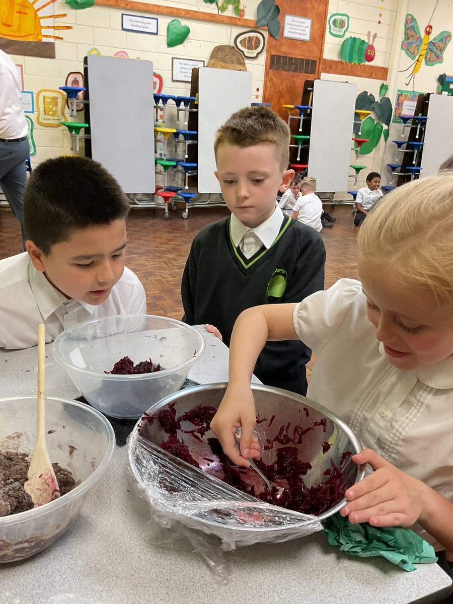 LindenRDCherry's tweet photo. We made a cake using beetroot today ! Lots of skills needed to get this right #LindenRoadAcademyCherry  #LindenLearning https://t.co/GcYRsGaN24