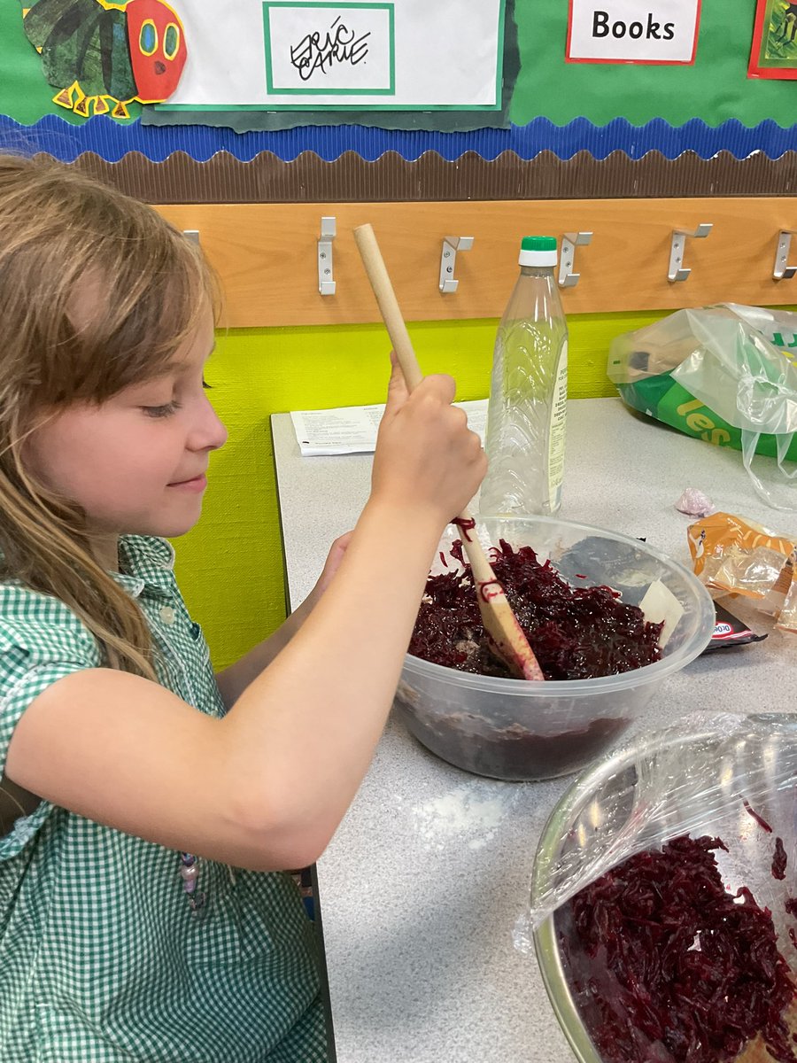 LindenRDCherry's tweet photo. We made a cake using beetroot today ! Lots of skills needed to get this right #LindenRoadAcademyCherry  #LindenLearning https://t.co/GcYRsGaN24