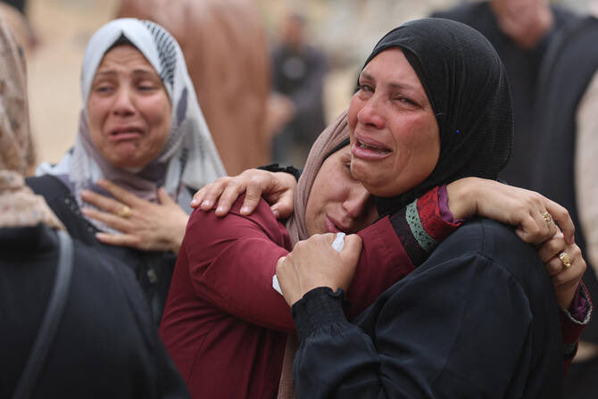 ImpactMediaFR's tweet image. 🚨🇮🇱🇵🇸 ALERTE INFO | Une femme ou une fille est tuée en moyenne chaque heure par Israël à Gaza.

👉 Depuis le 7 octobre 2023, plus de 28 000 femmes et filles ont été tuées.