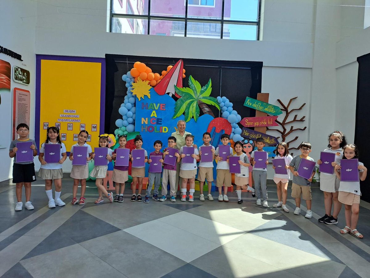 İLKOKULDA KARNE SEVİNCİ! 🎓
2024–2025 eğitim öğretim yılını  başarıyla tamamlayan ilkokul öğrencilerimizi yürekten tebrik ediyoruz!
Öğrenmeye olan heyecanları, gösterdikleri çaba ve gelişimleriyle hepimizi gururlandırdılar.
Tüm minik yüreklerimize güzel bir tatil diliyoruz💜