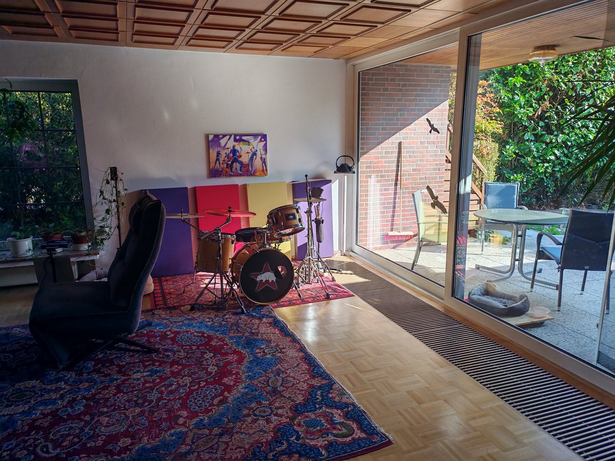 Kein Sofa im Wohnzimmer aber ein drumset 👍😀