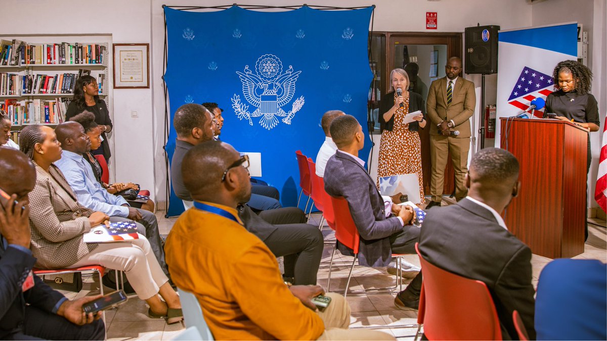 Avant-hier, j’ai assisté à la réouverture du Centre culturel américain à Gombe et au lancement de notre campagne « Bâtir l’avenir ensemble ».

Elle incarne notre volonté de communiquer clairement l’engagement des États-Unis aux côtés du peuple congolais, dans une nouvelle phase