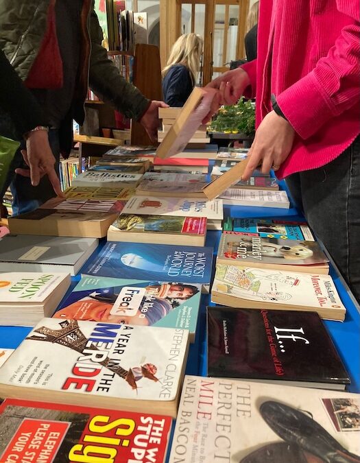 SocialResponUoM's tweet image. 📚 📚Bookbanks, the charity bringing books to food banks, is launching in Manchester with support from Manchester University Press.
Find out more here: socialresponsibility.manchester.ac.uk/all-news/liter…
