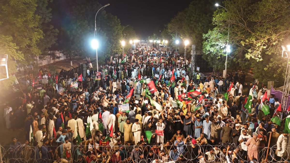 AfaqIlyas19's tweet image. پاکستان کے سفارتی مشن کے سربراہ اور چیئرمین پاکستان پیپلز پارٹی بلاول بھٹو زرداری کی وطن واپسی کے موقع پر کراچی ائیرپورٹ کے باہر عوام کا جم غفیر موجود

@BBhuttoZardari
@JunaidSaleemJD
 #ProudOfBilawal