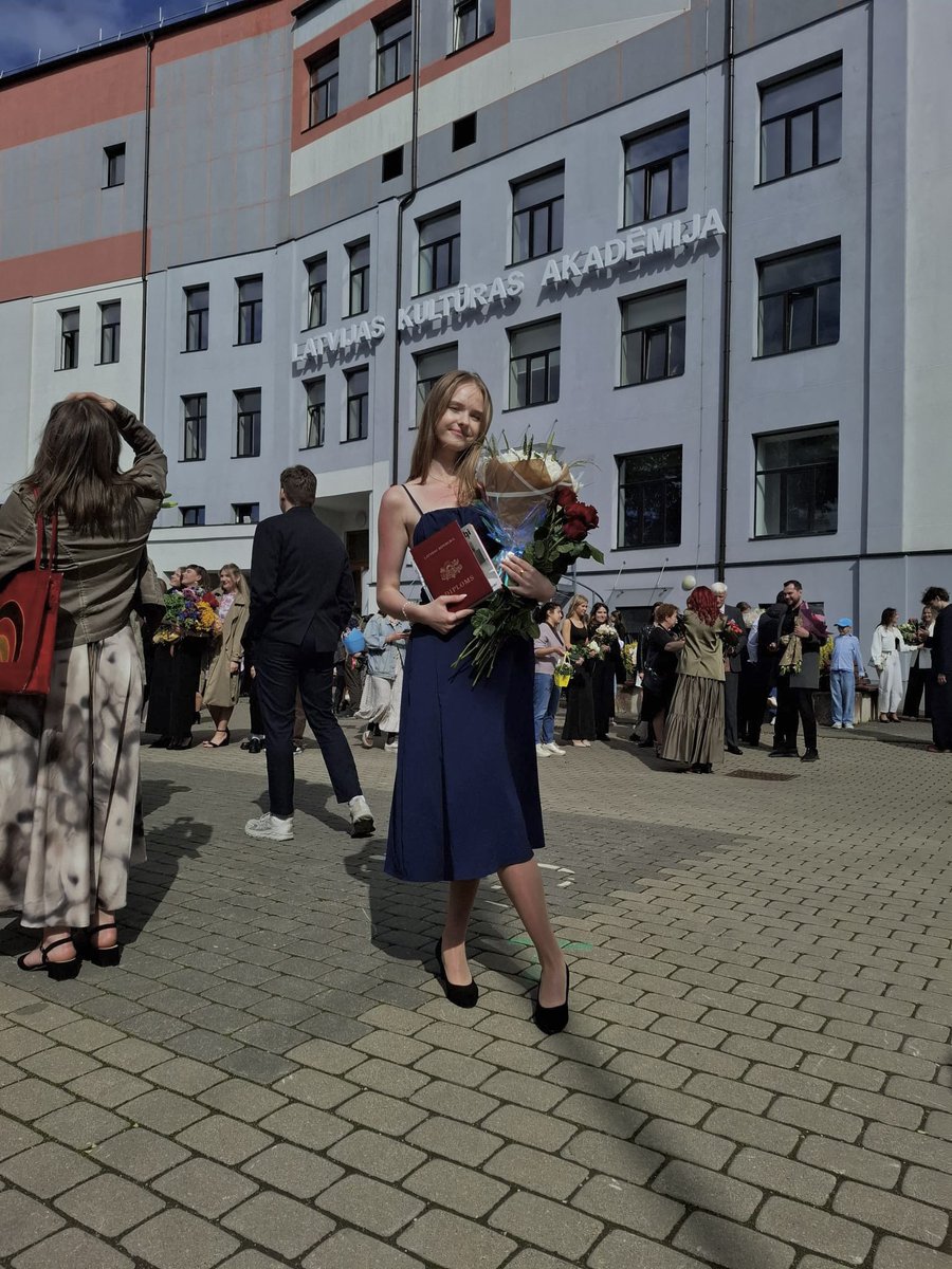 sin ⁴⁴ tweet media