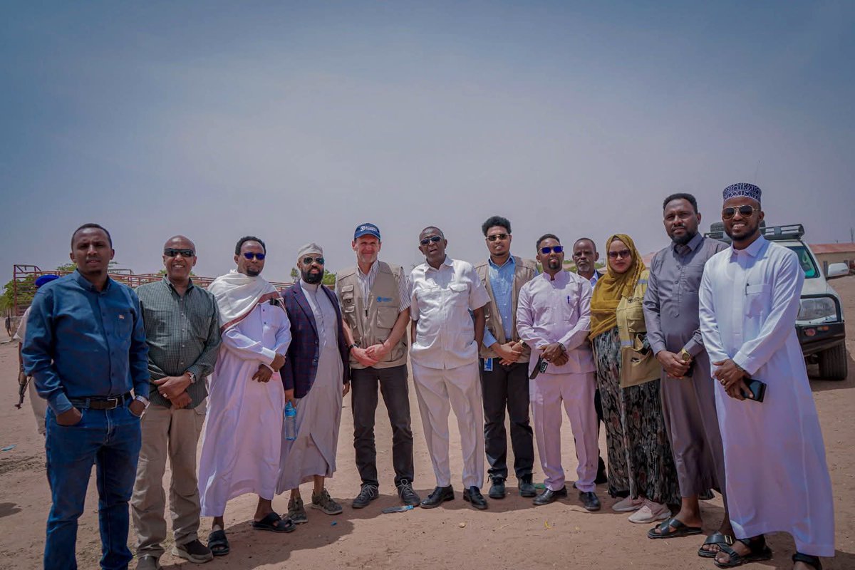 FAO in Somalia (@faosomalia) on Twitter photo 📍Burao
FAOR, <a href="/EPeterschmitt/">Etienne Peterschmitt</a>, joined the Governor, Mayor and local leaders to inspect a vegetable market under construction, supported by <a href="/EU_in_Somalia/">EU Delegation Somalia</a>.
The market will improve fresh food access, incomes, livelihoods and economic growth in the #Togdheer region. 📍Burao
FAOR, <a href="/EPeterschmitt/">Etienne Peterschmitt</a>, joined the Governor, Mayor and local leaders to inspect a vegetable market under construction, supported by <a href="/EU_in_Somalia/">EU Delegation Somalia</a>.
The market will improve fresh food access, incomes, livelihoods and economic growth in the #Togdheer region.