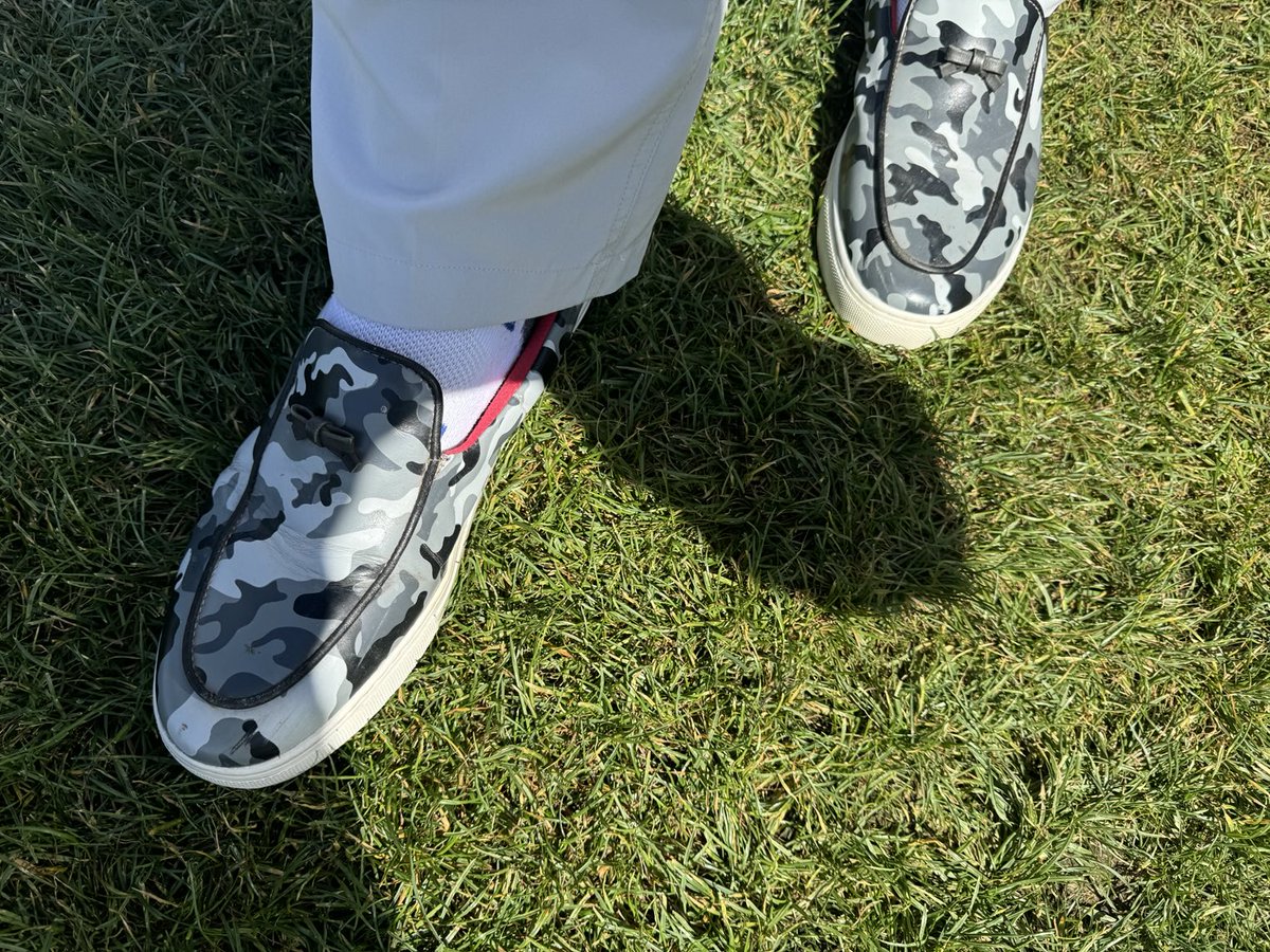 GlorifiedDonkey's tweet image. ⛳️⛳️⛳️My player celebrating Pride Month!
Absolutely shocking golf shoes from @gfore
Would you wear so called golf shoes?