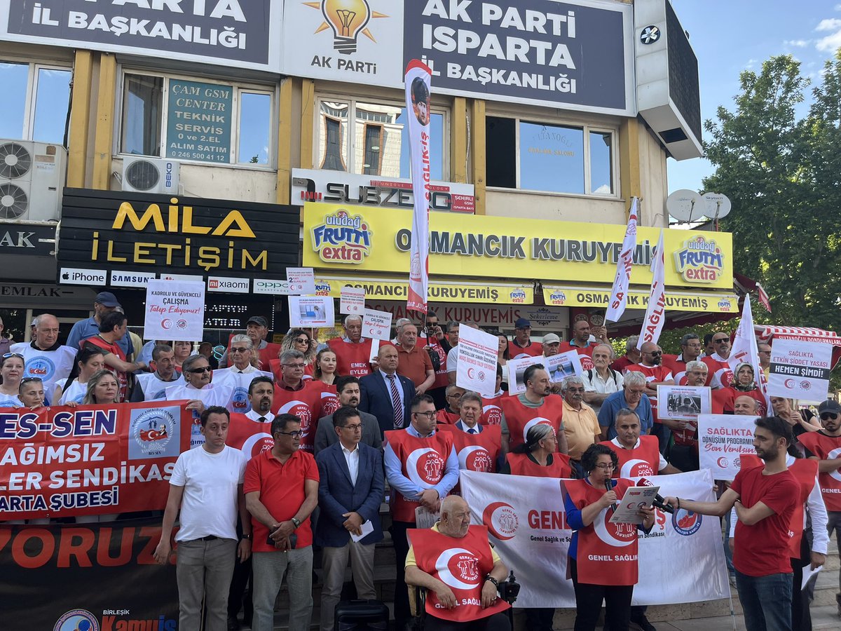 Genel Sağlık İş Sendikası’nın düzenlediği; “Sağlık emekçilerini yoksulluğa mahkum eden politikalara karşı Toplu Sözleşme taleplerimizi haykırıyoruz” konulu basın açıklamalarına katılarak yanlarında olduğumuzu ve haklarının verilmesi için mücadele edeceğimizi belirttik. 

Genel