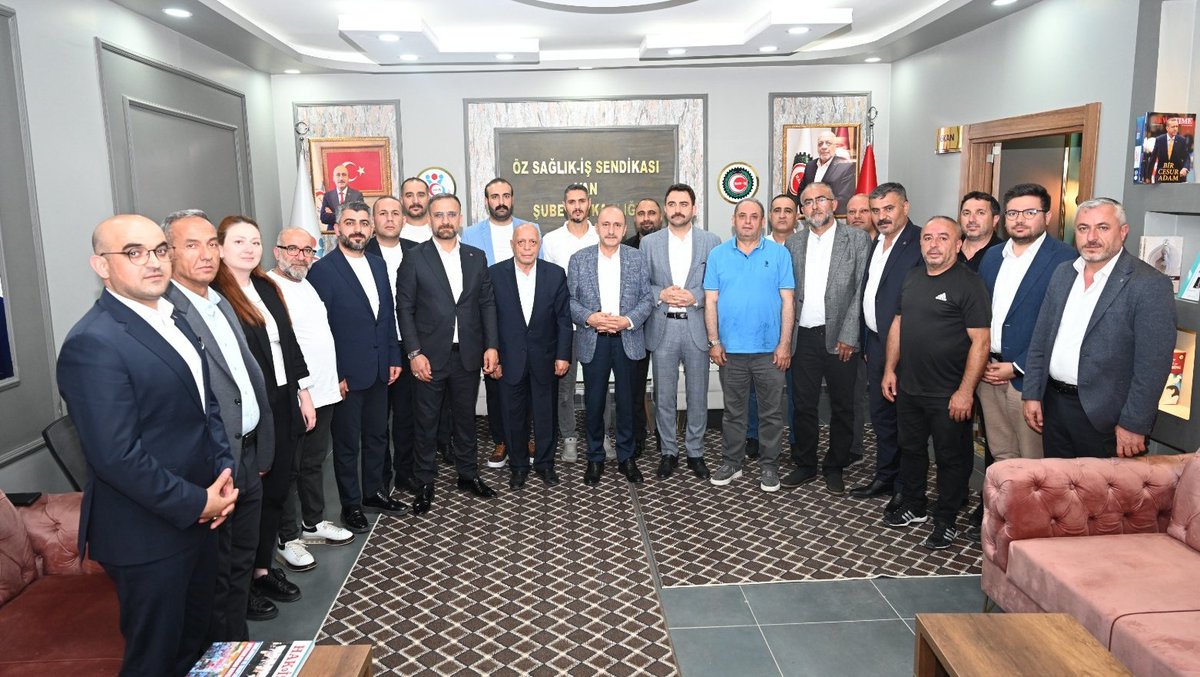 HAK-İŞ Başkanlar Kurulu Toplantısı vesilesiyle geldiğimiz Van'da Genel Başkanımız Mahmut Arslan başkanlığındaki HAK-İŞ Yönetim Kurulu olarak bir dizi temaslarda ve ziyaretlerde bulunduk.
İlk olarak, Van Büyükşehir Belediyesi ve ilçe belediyelerinde yaşanan işçi kıyımlarını