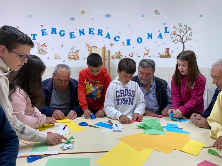 Comienza el plazo para que los centros educativos soliciten participar el próximo curso en una veintena de programas.

Los colegios e institutos podrán presentar su solicitud hasta el 7 de julio para iniciativas como 'Cantemus', 'Educando en justicia', 'Huertos escolares