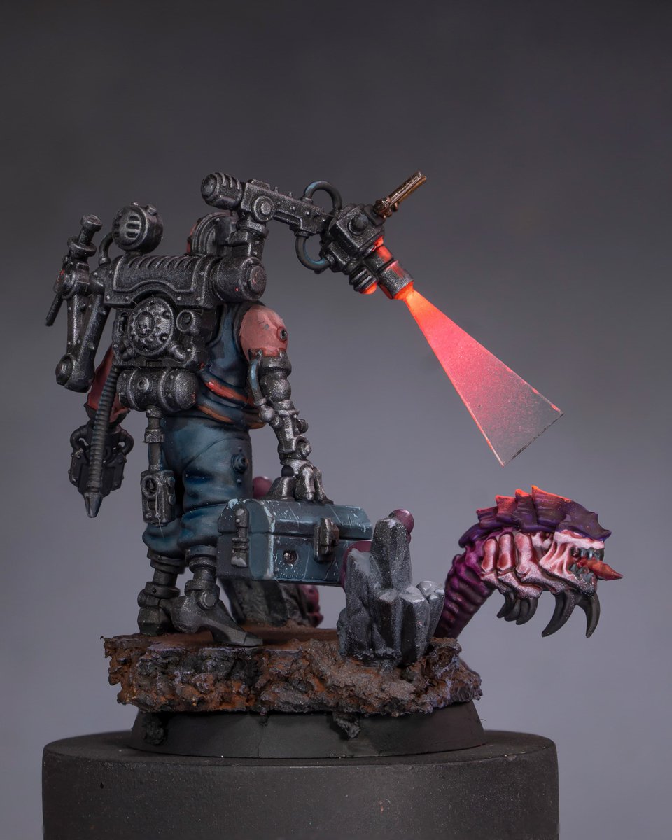 Medical servitor AX027 recording biological activity. I had to add him to my servitors collection. I will add the painting guide next week, heheh.
Thanks to GW for sending me the early copy of the KT box.
#warhammer #warhammer40k #scalemodel #warhammercommunity #killteam #adwip