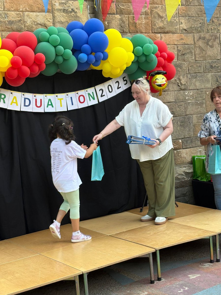 NithsdaleroadNS's tweet image. Congratulations to all our children who graduated today. What a beautiful day we had to celebrate.