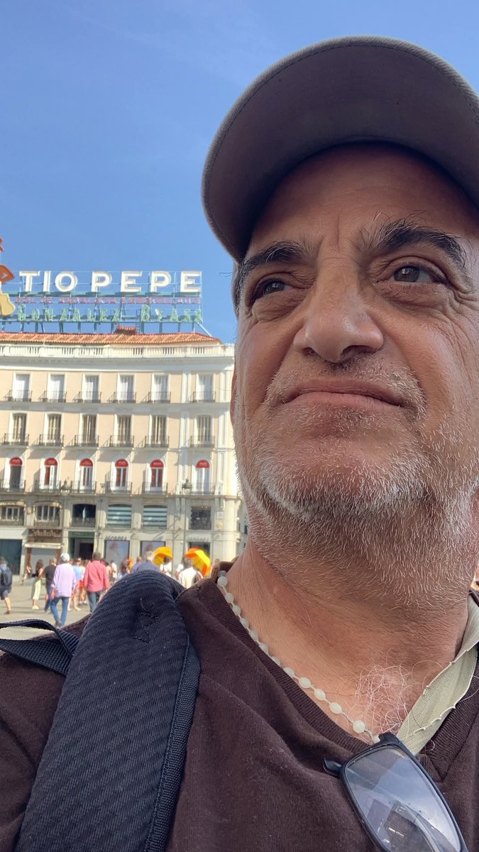 Feliz cumpleaños querido Cuervo de alma, beso y abrazo grande, gracias por todo lo que haces por nuestro <a href="/SanLorenzo/">San Lorenzo</a> , salute 🥂 chin chin <a href="/VozzaAlbamonteJ/">El Santo 🇦🇷 ‏</a> 💙❤️💙
#HoyCumpleElComandante