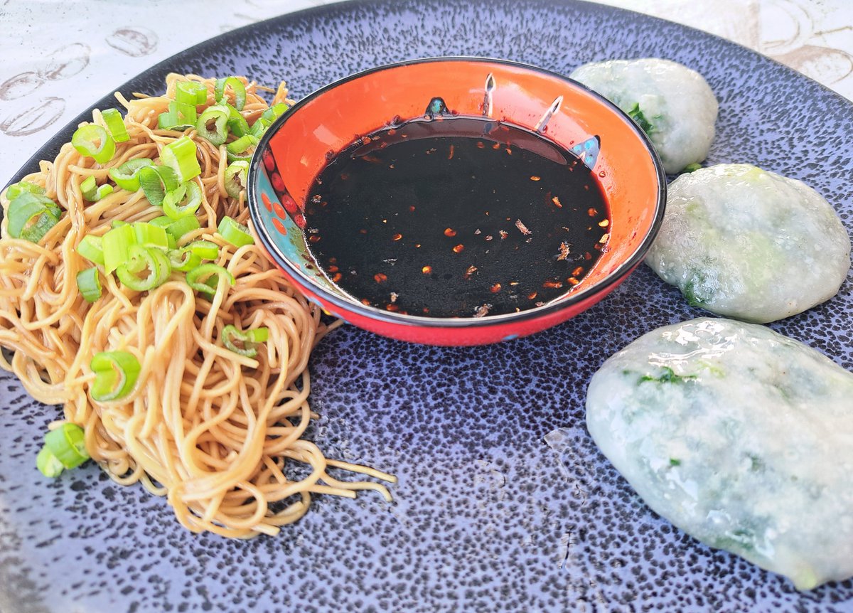Thailändische Schnittknoblauch-Küchlein
(Khanom gui chai)

Sehr einfach und überraschend lecker.