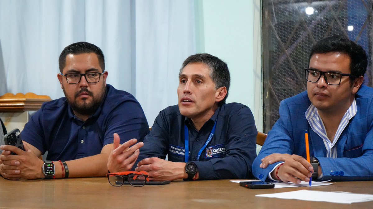 🚧 Obras que protegen vidas

Inició la socialización de las obras que se ejecutan en el Tramo III del proyecto del río Machángara, en las parroquias Itchimbía y Puengasí. Una acción clave del <a href="/MunicipioQuito/">Municipio de Quito</a> y la EP Emseguridad dentro del Plan Metropolitano de Gestión de Riesgos