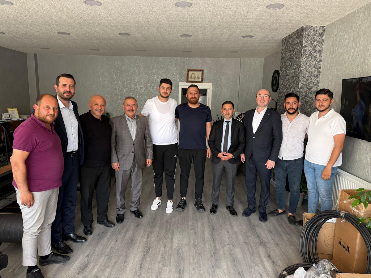 Yıldırım Mahallemizde esnaf ziyaretleri AK Parti Akyurt İlçe Başkanı Murat Yıldırım, Belediye Başkan Yardımcımız Sinan Yurt, yönetim kurulu üyelerimiz ve meclis üyelerimizin katılımıyla devam ediyor.

Esnaflarımıza bereketli kazançlar diliyoruz.