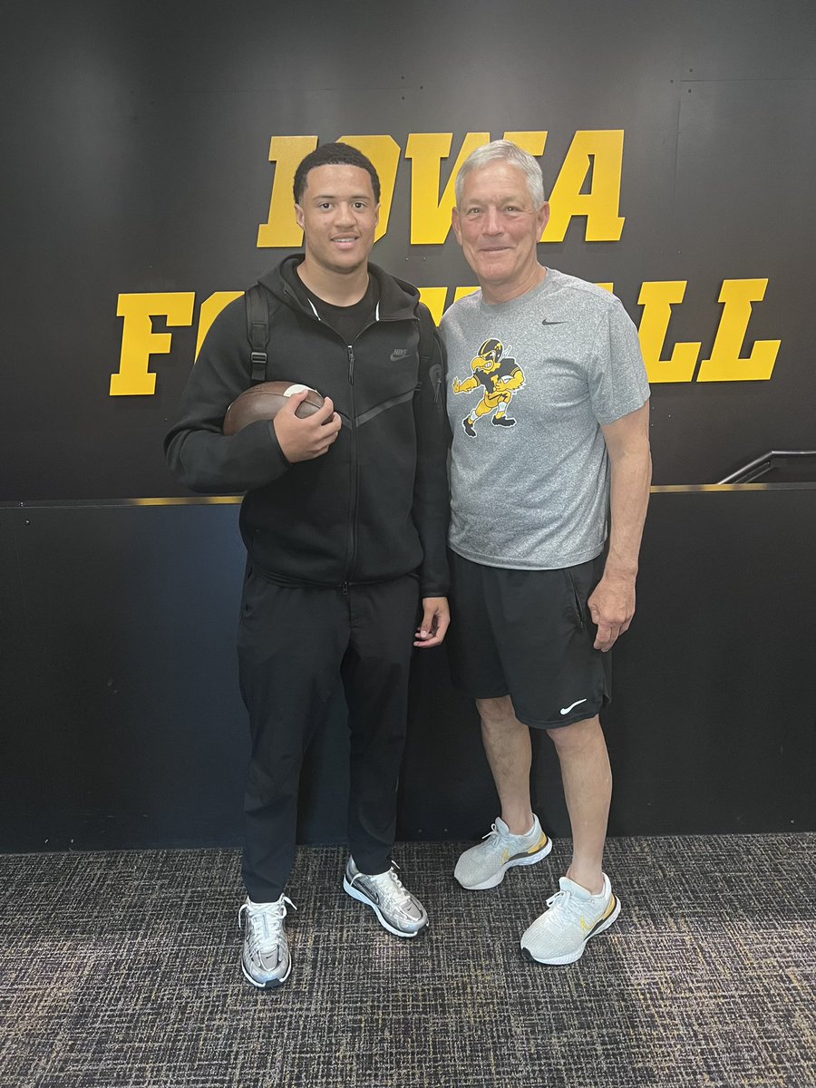Maj_QB1's tweet image. I had great weekend at The University of Iowa building with coaching staff🖤💛@CoachTimLester #Hawks🖤💛
