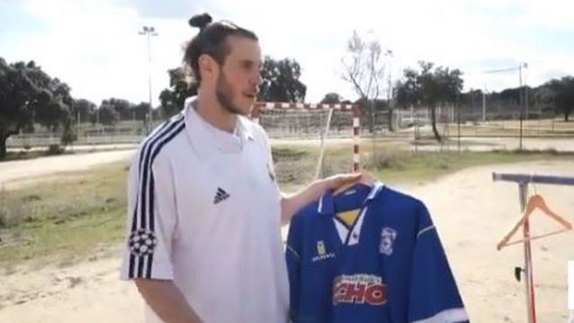 Please just accept the second proposal, now is your time to finally get out of here like your family want.

Just let us be taken over by this goat.

PLEASEEEE