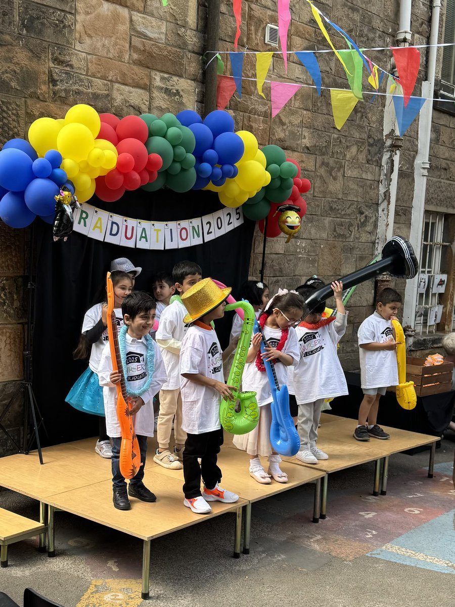 NithsdaleroadNS's tweet image. Congratulations to all our children who graduated today. What a beautiful day we had to celebrate.