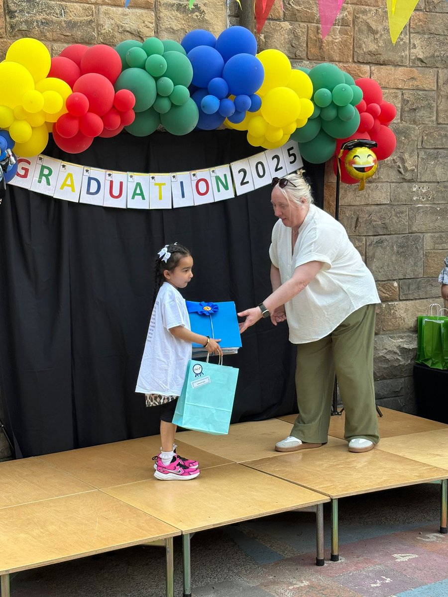 NithsdaleroadNS's tweet image. Congratulations to all our children who graduated today. What a beautiful day we had to celebrate.
