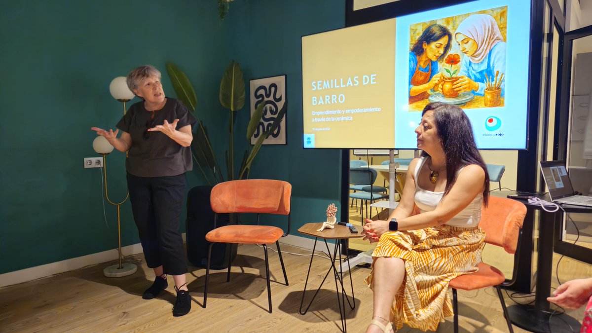 ACNURspain's tweet photo. Acompañamos a @MaletasC y @espaciorojo en la presentación de su proyecto #SemillasDeBarro, que cuenta con apoyo de ACNUR, y que impartirá talleres de cerámica y emprendimiento a mujeres refugiadas en España.

Una iniciativa para la inclusión, el empoderamiento y el bienestar. https://t.co/faYoeS2i9v