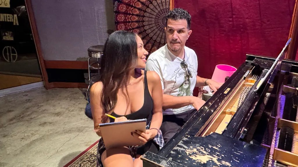 Carla Harvey and Charlie Benante are set to release their self-titled debut EP as The Violent Hour this summer → cons.lv/RUYdQ9