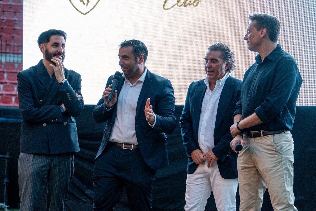 Anoche vivimos una noche especial 💫

La Plaza de Toros de Murcia se convirtió en el escenario de la 𝐂𝐥𝐨𝐬𝐢𝐧𝐠 𝐏𝐚𝐫𝐭𝐲 del 𝐔𝐂𝐀𝐌 𝐁𝐮𝐬𝐢𝐧𝐞𝐬𝐬 𝐂𝐥𝐮𝐛. Más de 300 personas, de 130 empresas, y una misma ilusión: seguir creciendo juntos. 

Además, celebramos el 𝟓𝟎