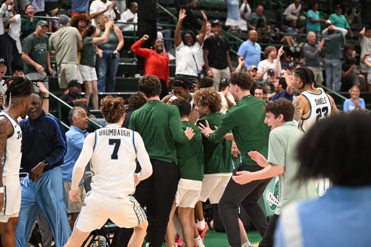 tuwaveriders's tweet image. 𝙁𝙡𝙖𝙨𝙝𝙗𝙖𝙘𝙠 𝙁𝙧𝙞𝙙𝙖𝙮 ⏪🏀
February 15th - We beat Rice right at the buzzer! Final Score: 81-78
📸 Here are a few shots from that night.
Were you there?
#RideTheWave #RollWave🌊