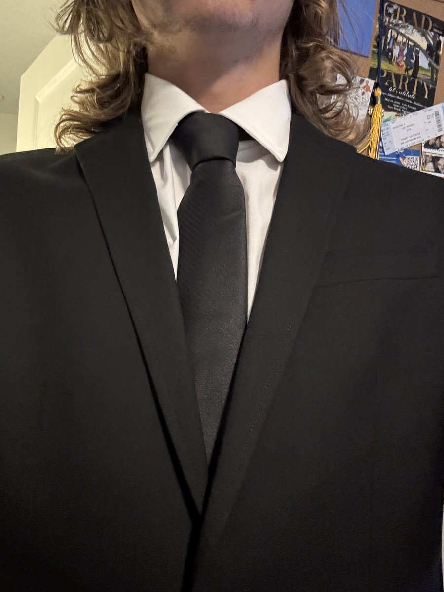 Puro_Simp621's tweet image. God, I can’t decide what neckpiece to wear for a wedding tomorrow