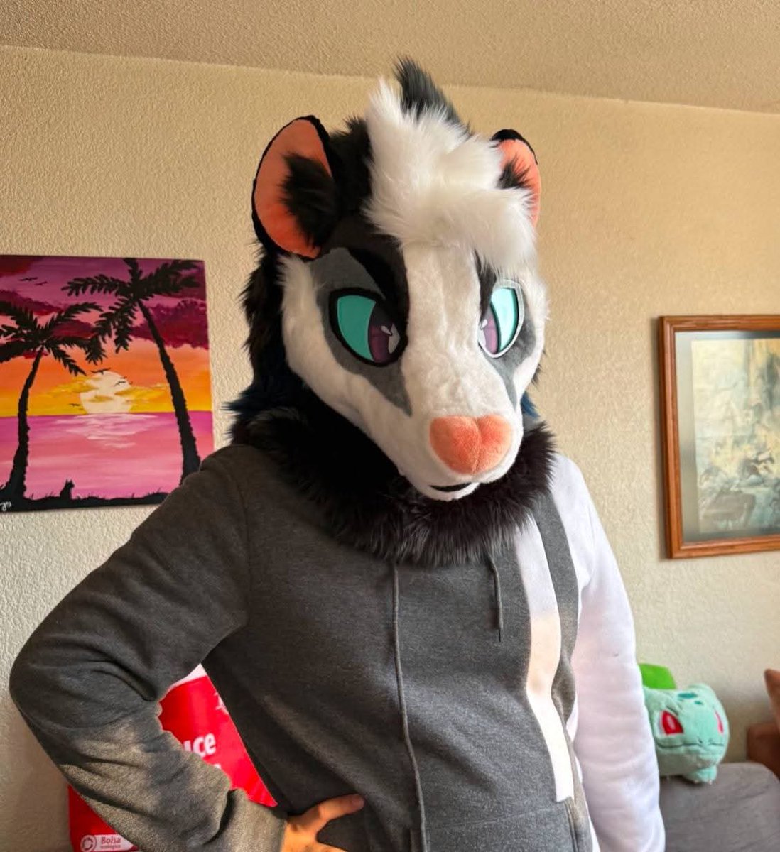 I think it's my first #FursuitFriday hahaha.
I wish you a very pleasant weekend ^^ 💜